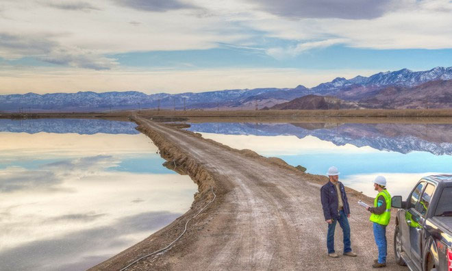Picture 5 of There are only 8 countries in the world that produce 'white gold'. The US has 1 mine that produces 5,000 tons per year, but that's still not enough.