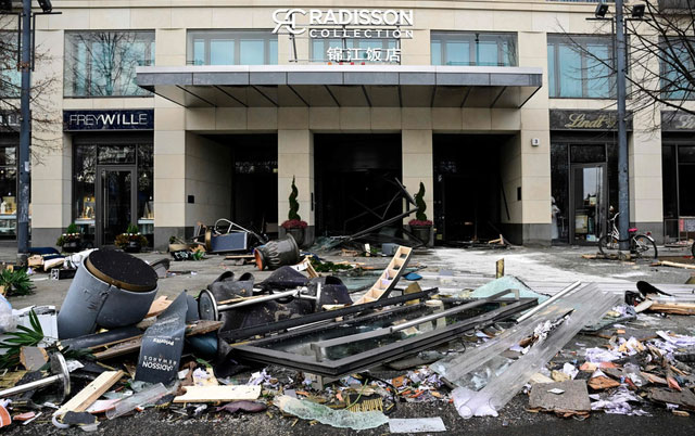 Picture 3 of Things to know about the explosion of the world's largest cylindrical aquarium in Germany