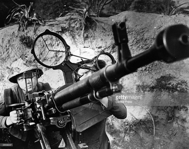 Picture 3 of Timeless historical photos of Vietnamese female soldiers.