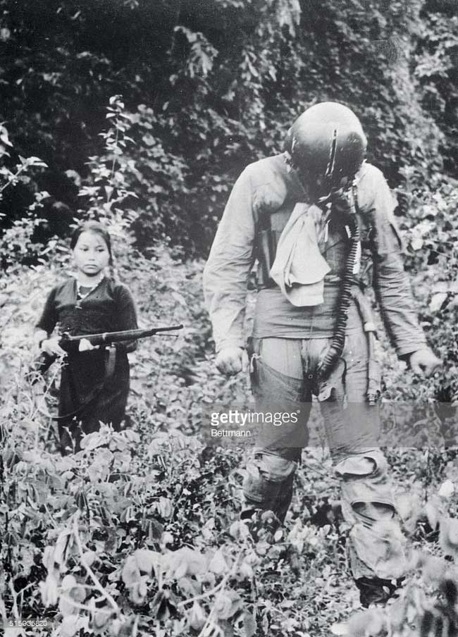 Picture 8 of Timeless historical photos of Vietnamese female soldiers.