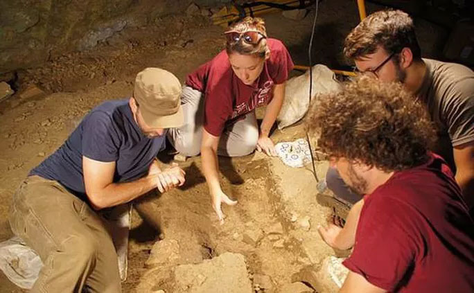 Picture 1 of Tomb full of 'foreign objects' 10,000 years: A breakthrough in human evolution
