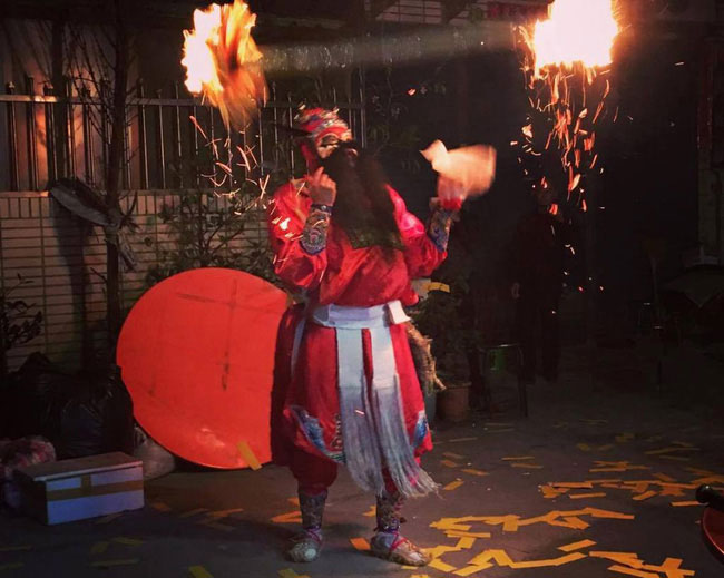 Tong Nhuoc Tong: Exorcism ceremony for people who died from hanging with strange rules Picture 2