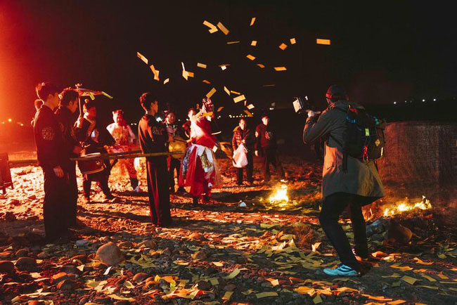 Tong Nhuoc Tong: Exorcism ceremony for people who died from hanging with strange rules Picture 6