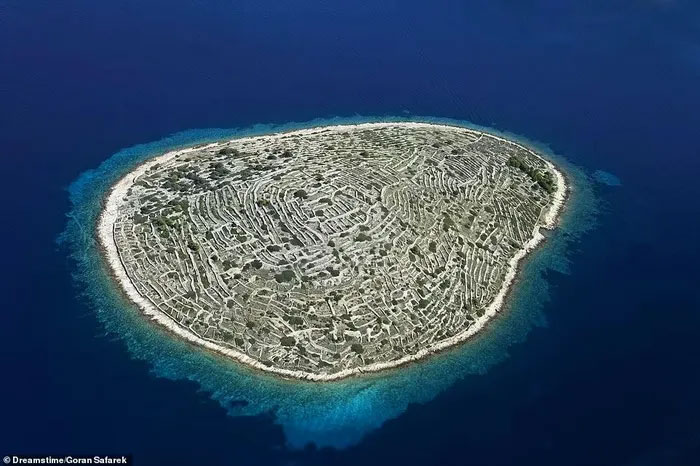 Picture 11 of Top 12 beautiful and scary abandoned islands in the world