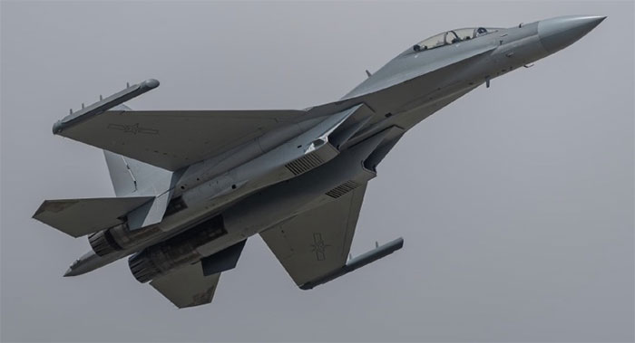 Picture 6 of Top 8 most formidable air-to-air combat fighters in the world: Which name is at number 1?