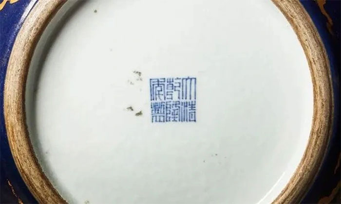 Picture 2 of 'Treasures of the Qing Dynasty' were once abandoned in the corner of the kitchen, selling for more than 41 billion dong