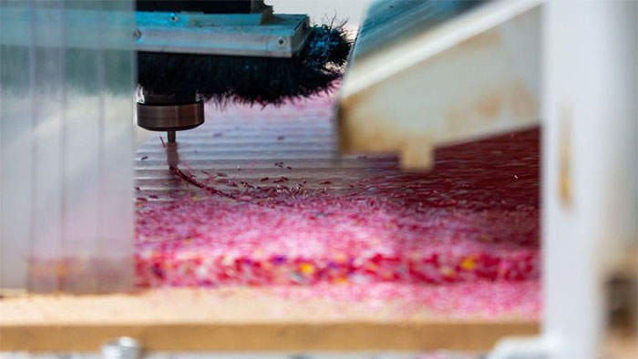 Picture 4 of Turning plastic waste into a trendy trend