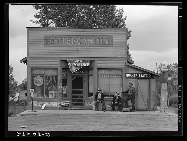 Picture 11 of Unbelievable facts about the history of the oil and gas industry: Gasoline used to be cheaper than water, so abundant that it had to be dumped into the river...