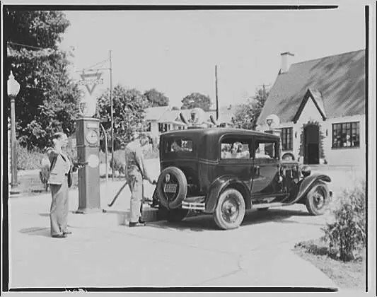 Picture 13 of Unbelievable facts about the history of the oil and gas industry: Gasoline used to be cheaper than water, so abundant that it had to be dumped into the river...