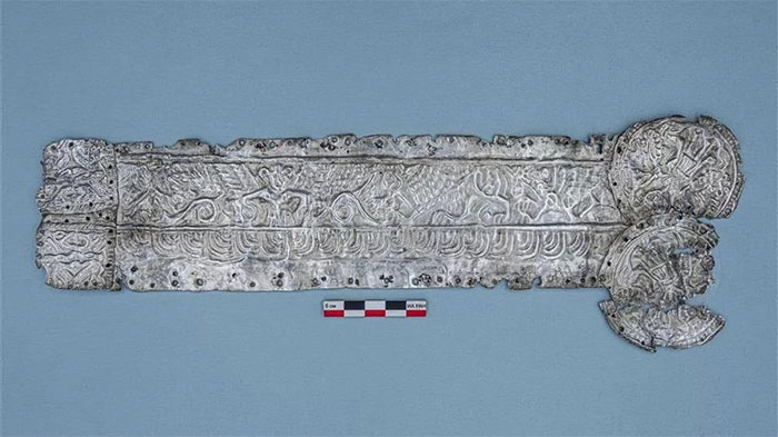 Picture 1 of Unearthed a silver plate with a topless Scythian goddess