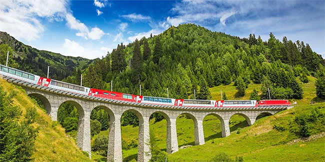 Picture 1 of Unique slowest express train in the world: Speed ​​is slower than car but you have to queue for 6 months to buy a ticket!