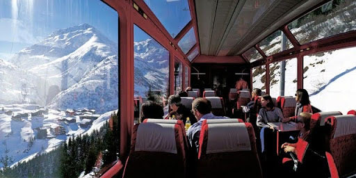 Picture 3 of Unique slowest express train in the world: Speed ​​is slower than car but you have to queue for 6 months to buy a ticket!