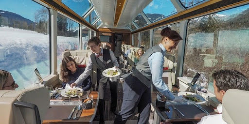 Picture 6 of Unique slowest express train in the world: Speed ​​is slower than car but you have to queue for 6 months to buy a ticket!