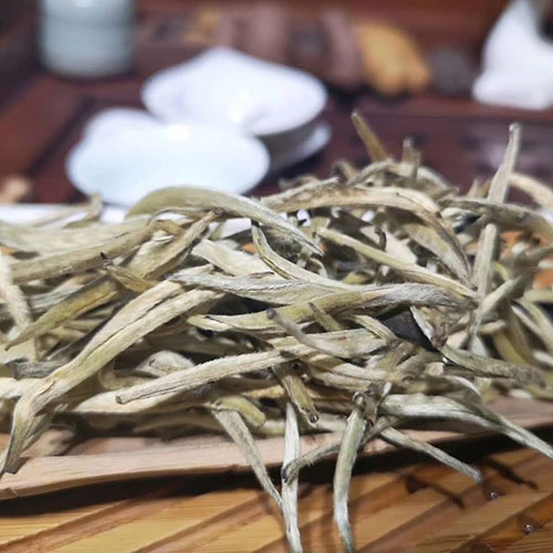 Unique thousand-year-old tree species in Vietnam: Only 60 trees left, finished product price 680 million VND/kg! Picture 4