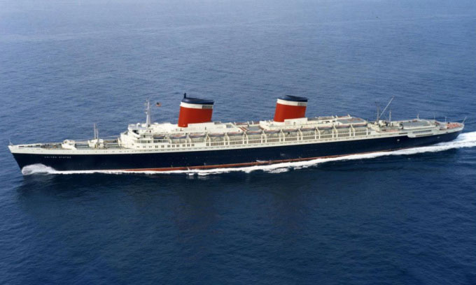 Picture 1 of US ship becomes world's largest artificial reef