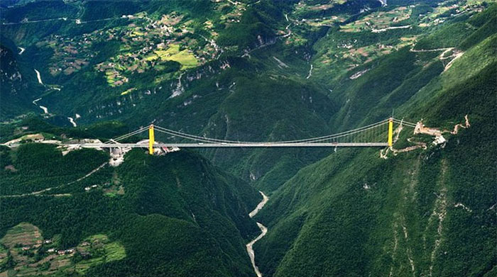 Picture 4 of Using rockets to... build bridges, China surprises the world with its unique 'walking on clouds' project
