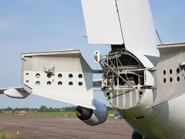 Vehicles brake on the ground, planes also brake in the air, here's how they do it Picture 5