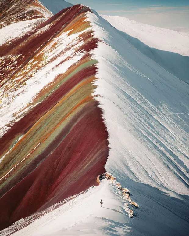 Picture 3 of Vinicunca Mountain: The wonder is so beautiful that it is called the most surreal 'rainbow' on the planet