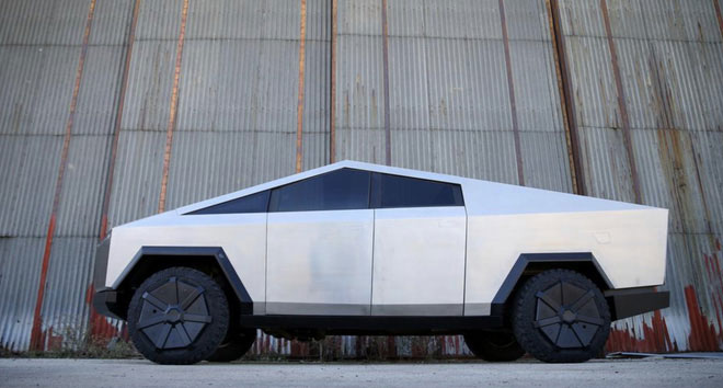 Waiting for Cybertruck for so long, a Bosnian Tesla fan made a real replica Picture 5