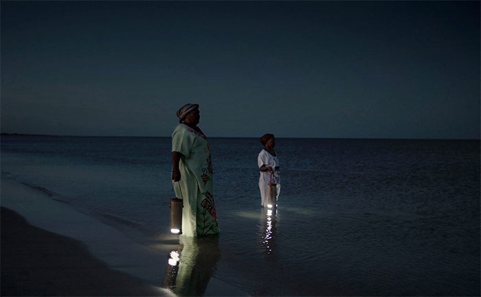 WaterLight - Portable light that can be charged with salt water or urine Picture 1