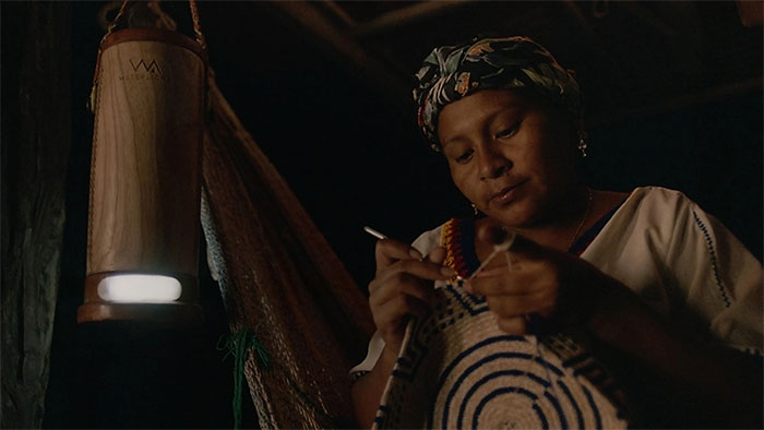 WaterLight - Portable light that can be charged with salt water or urine Picture 3