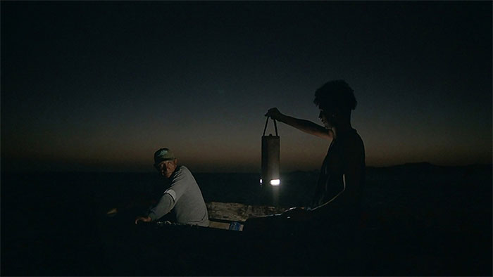 WaterLight - Portable light that can be charged with salt water or urine Picture 4