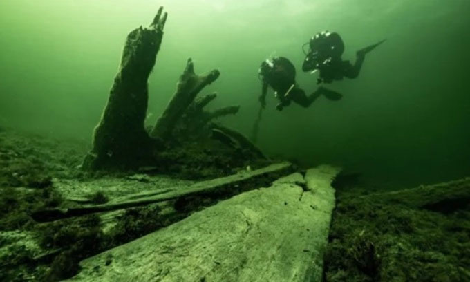 Picture 1 of Weapon chest discovered on the remains of a 15th century 'floating castle'
