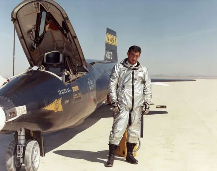 Picture 4 of Weird design of the world's fastest plane