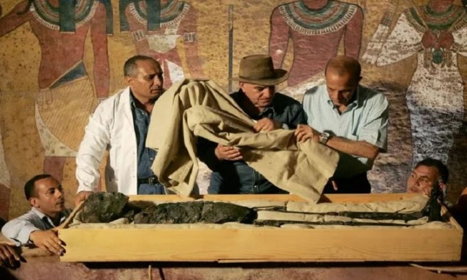 Picture 1 of What did King Tatankhamun look like?