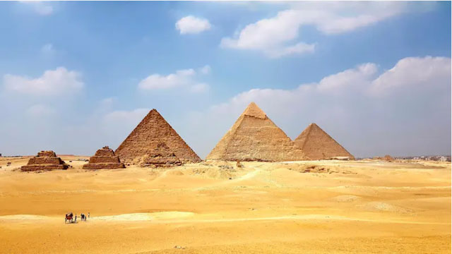 Picture 1 of What does the inside of an Egyptian pyramid look like? Tourists have come up with a surprising conclusion!
