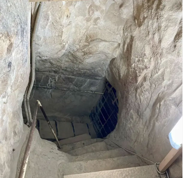 Picture 6 of What does the inside of an Egyptian pyramid look like? Tourists have come up with a surprising conclusion!