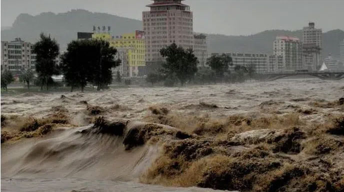 Picture 3 of What if it rained in every corner of the Earth at the same time for a year?