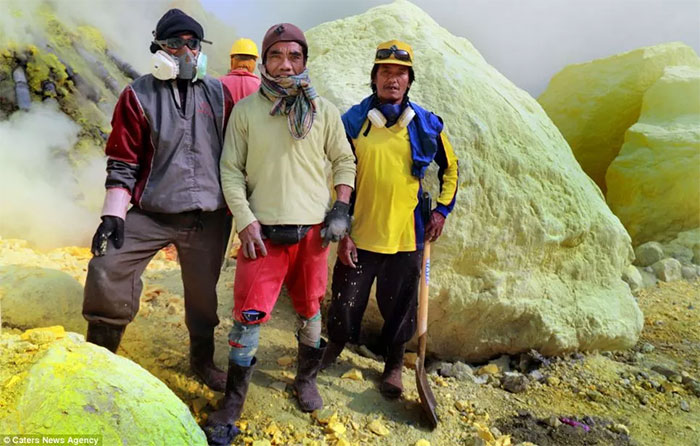 Picture 1 of What is special about the 'gold' in this volcano that makes hundreds of workers risk their lives to get it?