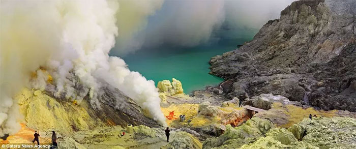 Picture 3 of What is special about the 'gold' in this volcano that makes hundreds of workers risk their lives to get it?