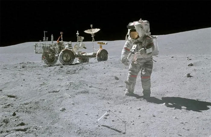 Picture 2 of What would a day on the Moon be like for astronauts?