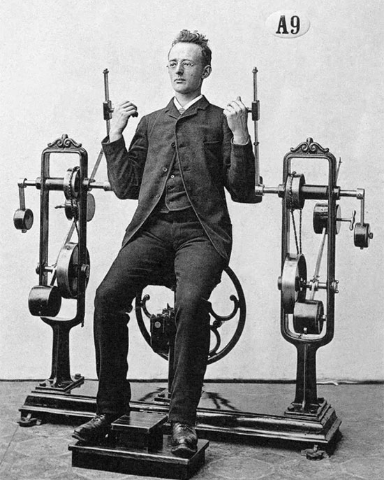 When modern medicine has just developed, how do people practice physical therapy? Picture 10