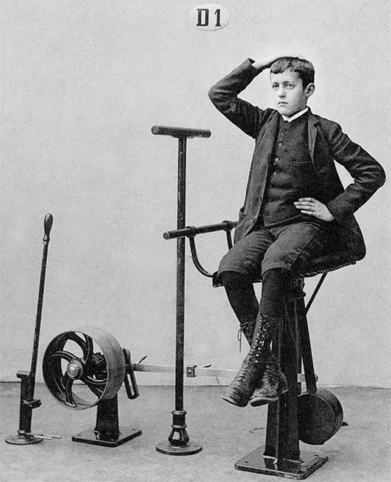 When modern medicine has just developed, how do people practice physical therapy? Picture 12