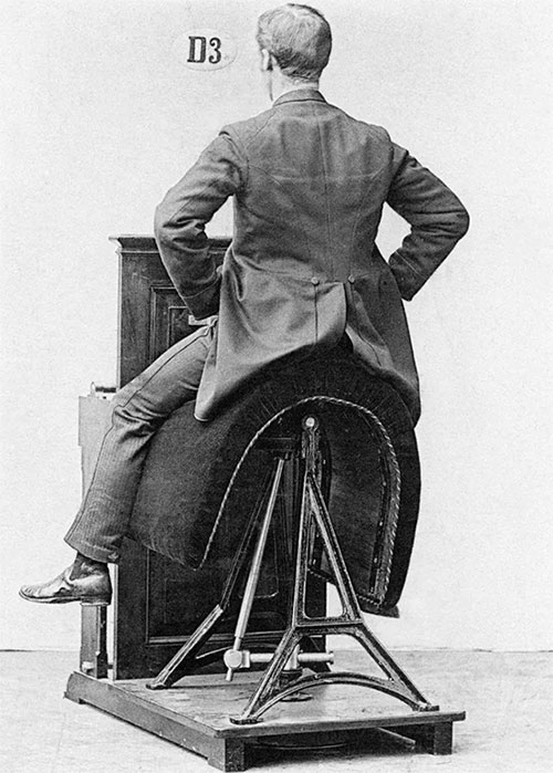When modern medicine has just developed, how do people practice physical therapy? Picture 14