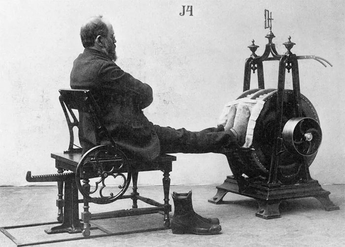 When modern medicine has just developed, how do people practice physical therapy? Picture 15