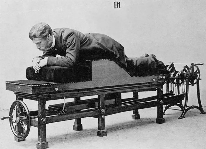 When modern medicine has just developed, how do people practice physical therapy? Picture 18