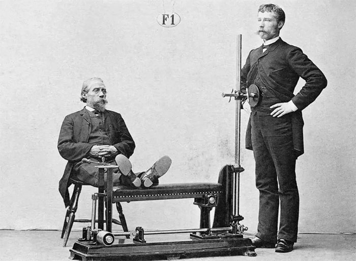 When modern medicine has just developed, how do people practice physical therapy? Picture 20