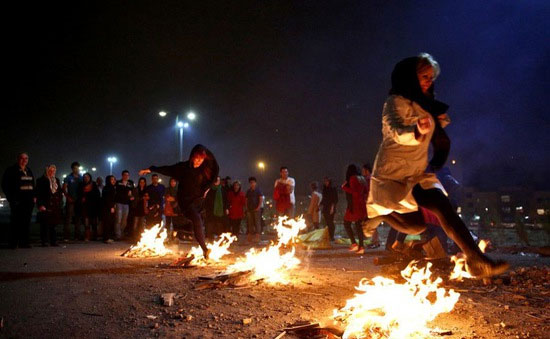 Where in the world has the custom of burning the bride's ass? Picture 3