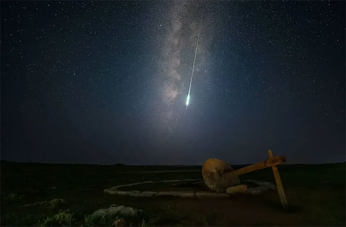 Why are planets suspended in space? Picture 4