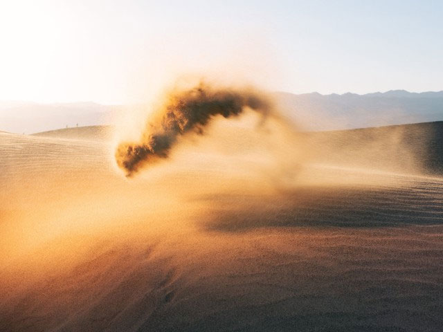 Picture 2 of Why can some deserts make strange sounds?