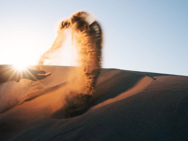 Picture 4 of Why can some deserts make strange sounds?