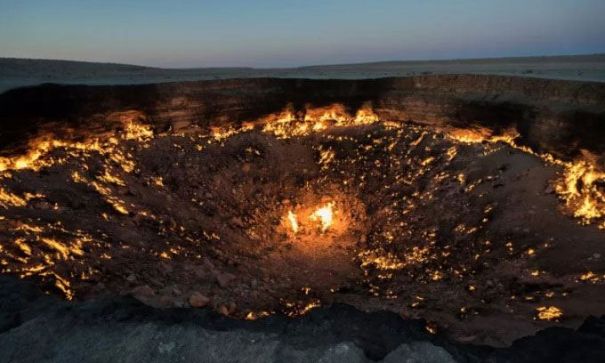 Picture 1 of Why can't the 'Hell's Gate' burned for 50 years in Turkmenistan be filled?