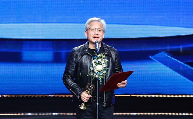 Picture 1 of Why did billionaire Jensen Huang - CEO of NVIDIA win the VinFuture 2024 prize?