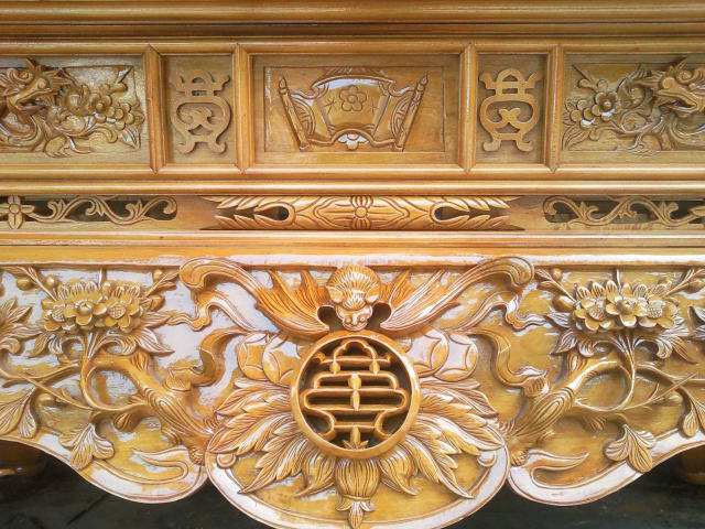Picture 2 of Why did Hoa Than design 9,999 bats in the villa?