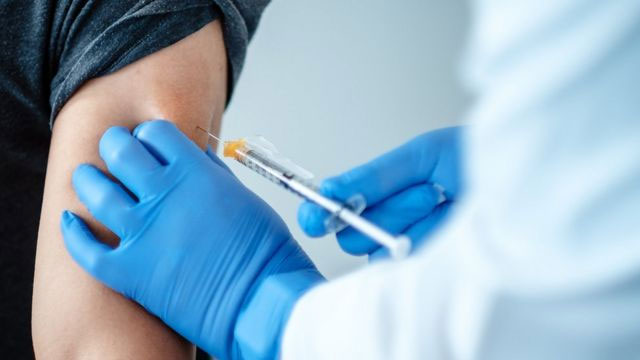 Picture 1 of Why do many health workers who have been vaccinated against Covid-19 still get sick?