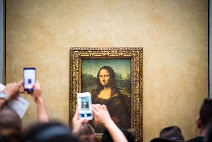 Picture 2 of Why do many museums and aquariums ban tourists from taking photos?